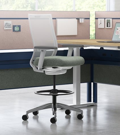 A white office chair featuring a vibrant green seat, designed for ergonomic comfort and modern aesthetics.